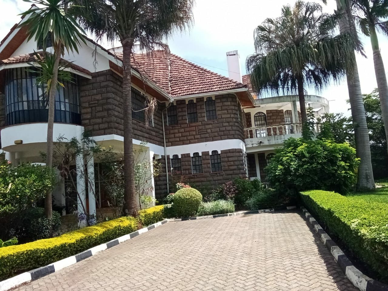 RUNDA NAIROBI 5BR LUXURIOUS MASTERPIECE HOUSE ON QUICK SALE