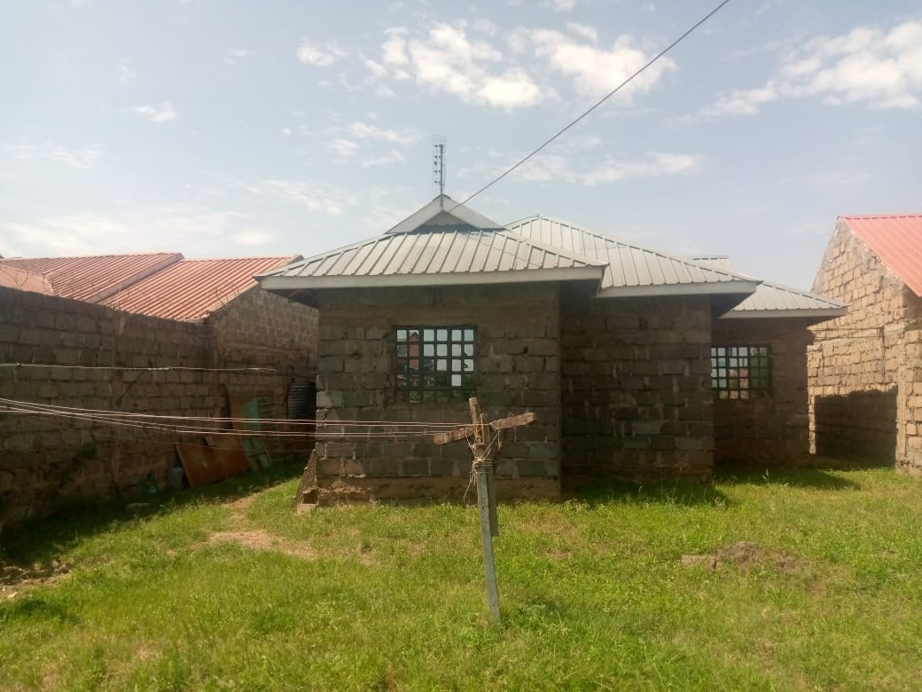 40 by 60  with ahouse to sell at murera