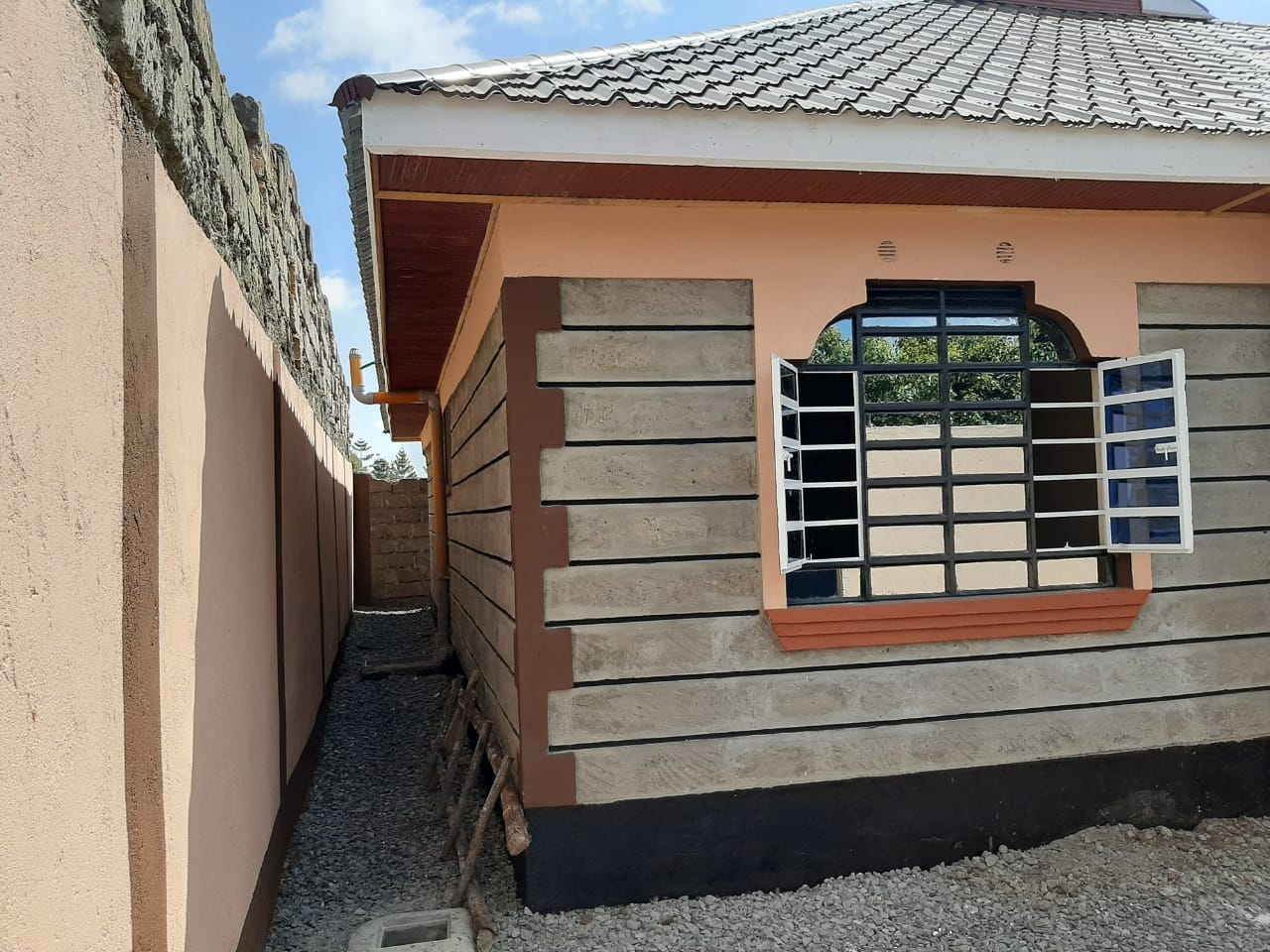 3 BEDROOM BUNGALOW HOUSE ON SALE ALONG THIKA ROAD RUIRU KIMBO