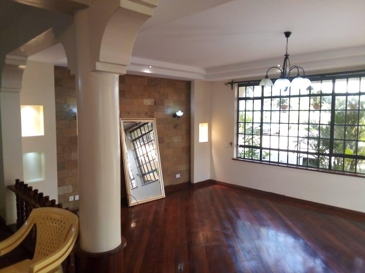 5 BEDROOM HOUSE IN LAVINGTON FOR SALE